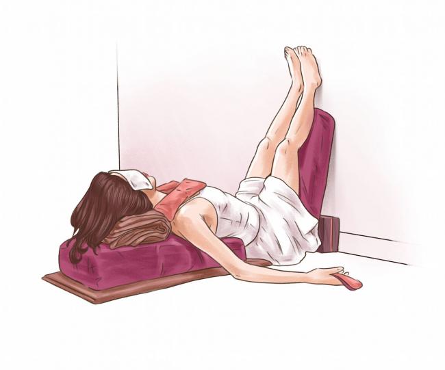 腳上牆式 Leg-up-the wall pose