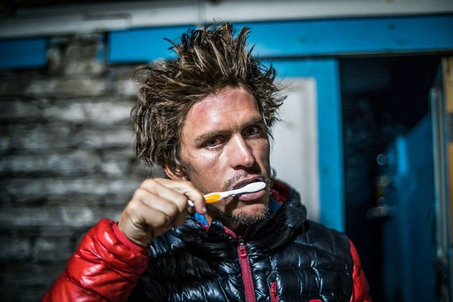 Ryan Sandes 在刷牙