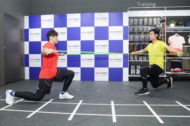 陳念琴、周天成體驗仲夏路跑訓練計畫training課程訓練動作