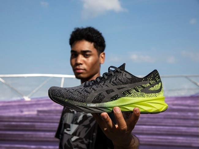 ASICS彈力系列DYNABLAST