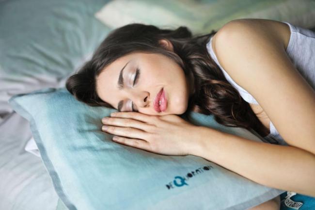 以分段睡眠總計睡滿 7 小時