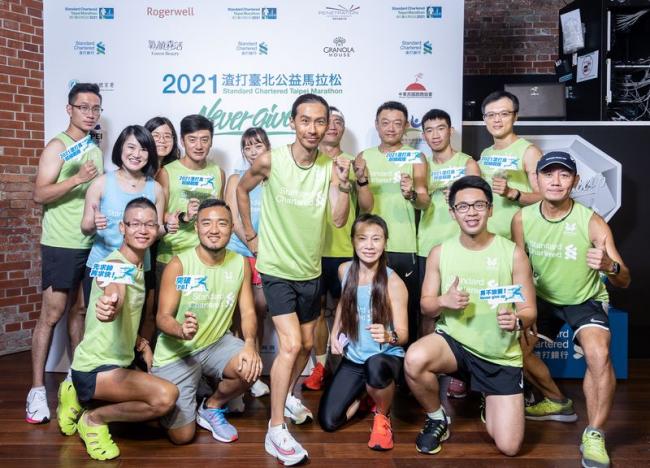 2021渣打馬超級戰隊隊長張嘉哲與隊員合影
