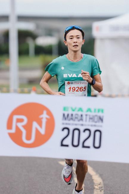 謝千鶴以36分29秒完成女子 10 公里三連霸