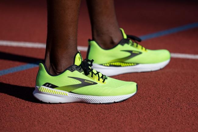 BROOKS LAUNCH 8