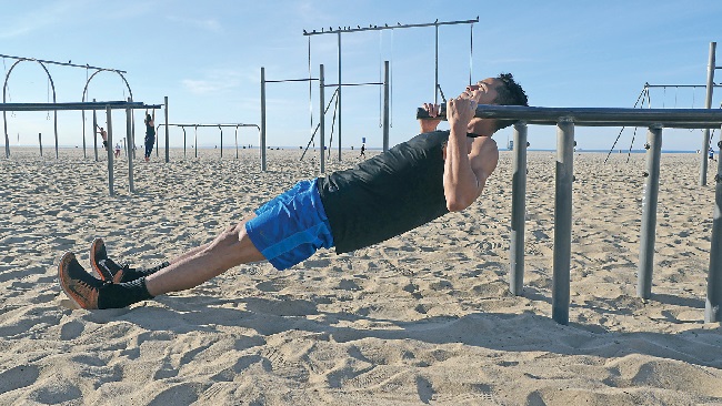 反向划船 BODYWEIGHT ROWS