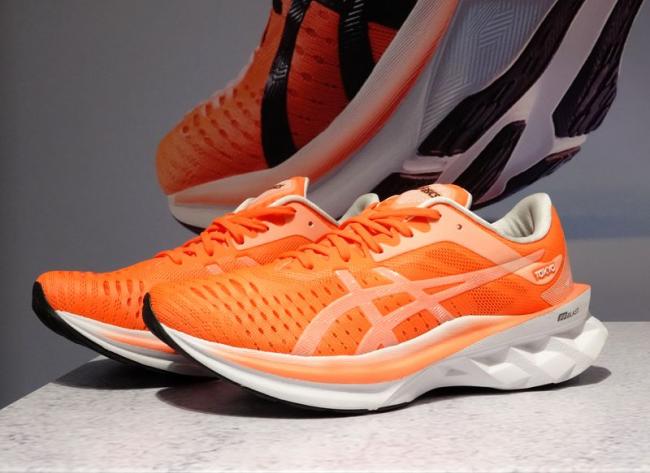 ASICS 高彈力跑鞋 NOVABLAST TOKYO