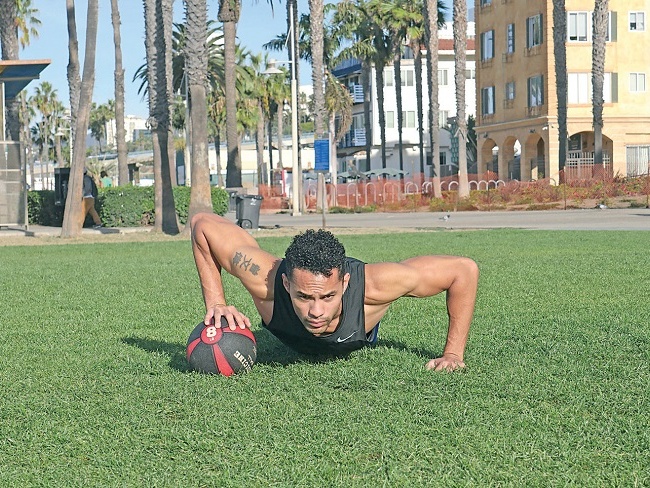 不對稱伏地挺身 UNEVEN PUSH-UPS