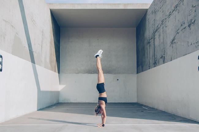 FREESTANDING HANDSTAND