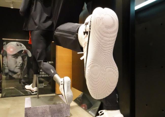 UA Flow Velociti Wind擺脫橡膠外底