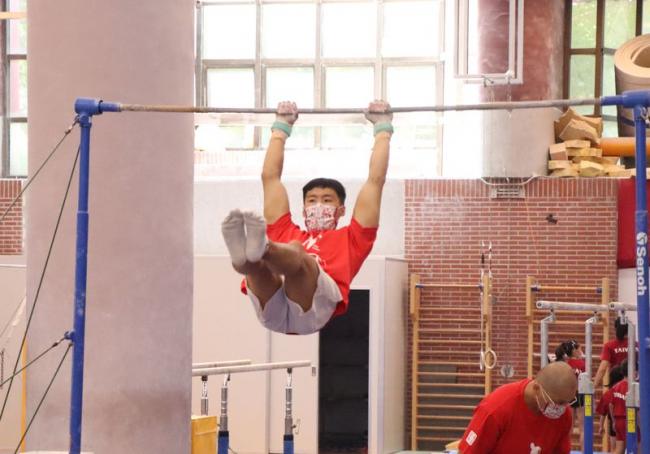體操是全面性的運動，涵蓋人體基本的動作如滾、翻、騰、躍及器械運動