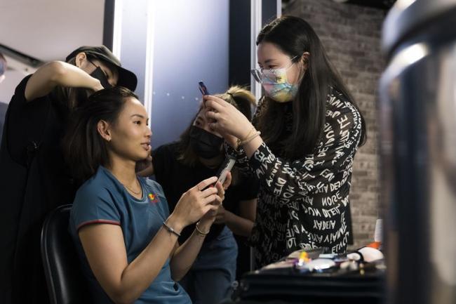 戴資穎首次體驗3D公仔的製作， 戴姊一旁紀錄難得的時刻