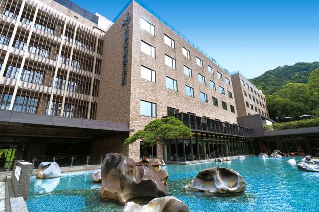 完成「再度起步」挑戰前十名，可享有Wings for life 溫泉跑旅體驗，入住三峽大板根溫泉酒店（或同等級飯店）