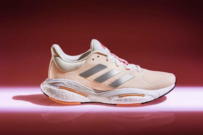 adidas Solarglide 5 春櫻粉配色