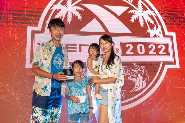 熱血玩咖團長阿元一家人喜獲家庭全勤獎，連續參加五年還多一個女兒