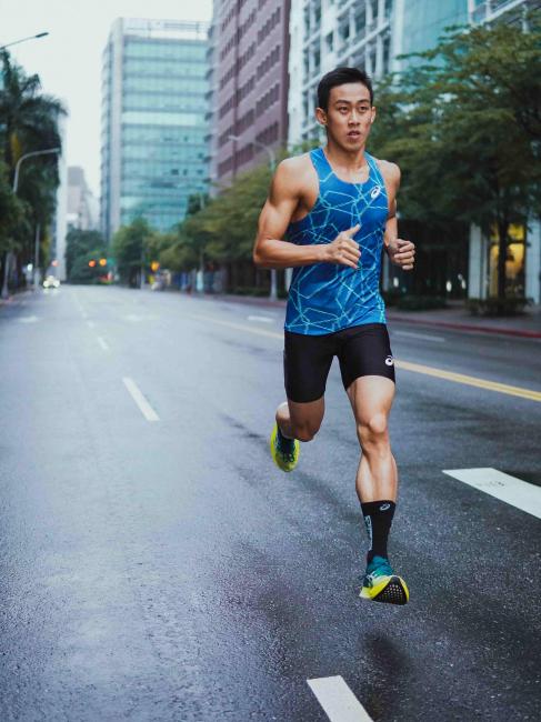  鐵人三項好手張團畯著ASICS METASPEED在 2022 IRONMAN 70.3 Taiwan 國際鐵人三項賽台東站以打破場地紀錄的成績奪冠
