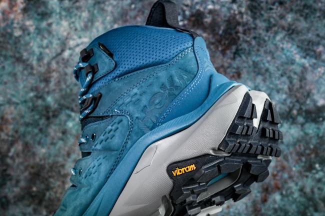 HOKA KAHA 2 GTX 的HUBBLE® 後跟延伸以及 SwallowTail™ 燕尾幾何設計，讓步態轉換更順暢
