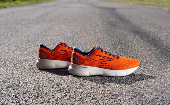 BROOKS GLYCERIN 20 鞋面採用華豪工程網布和 3D 彈力列印科技