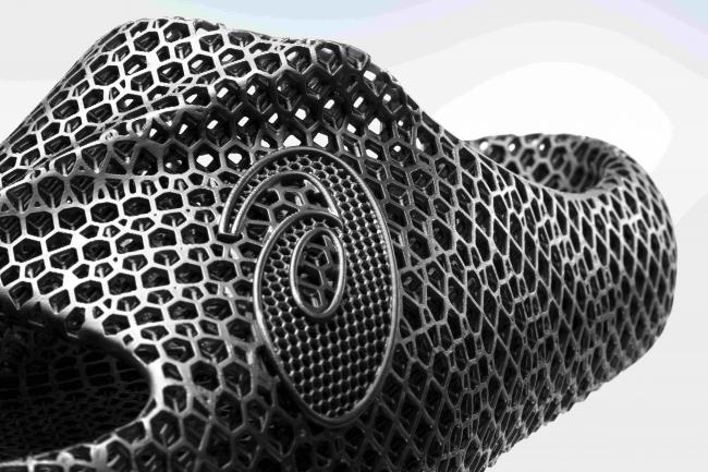 ASICS ACTIBREEZE 3D拖鞋以3D參數化設計，打造出突破性的幾何結構，提供舒適腳感與良好保護