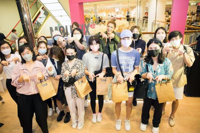 2022 MOLLIFIX 「瑪莉菲絲」小禎一日店長活動，與粉絲進行超近距離運動挑戰