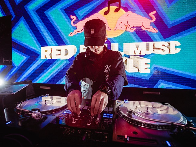 DJ SHOW