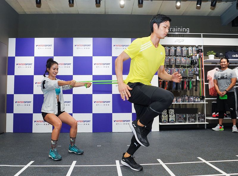 雷艾美與羽球一哥體驗INTERSPORT摩曼頓竹北店 仲夏路跑訓練計畫running課程訓練動作