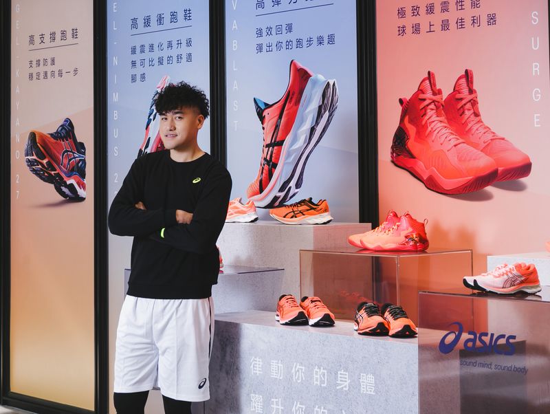 ASICS SUNRISE RED系列跑鞋、籃球鞋和網球鞋