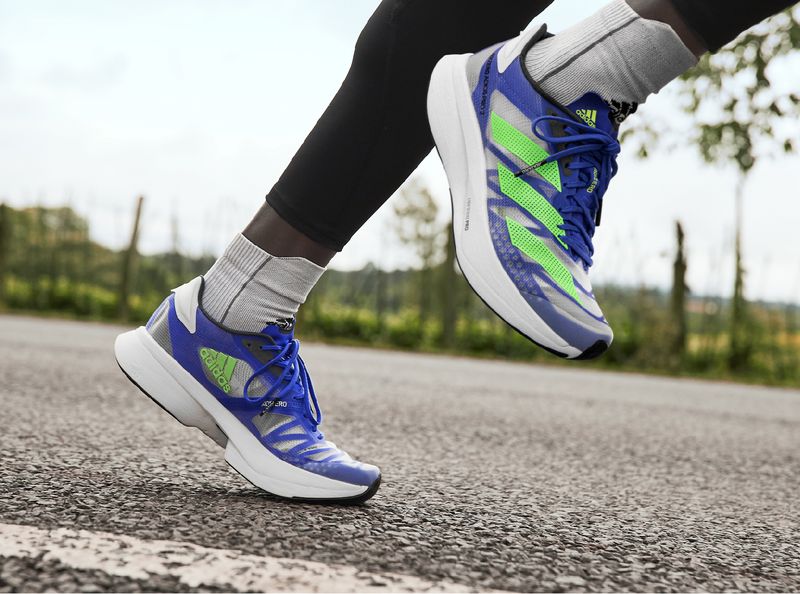 adidas adizero系列台北馬指定配色  電光藍、炫光綠引爆疾速能量