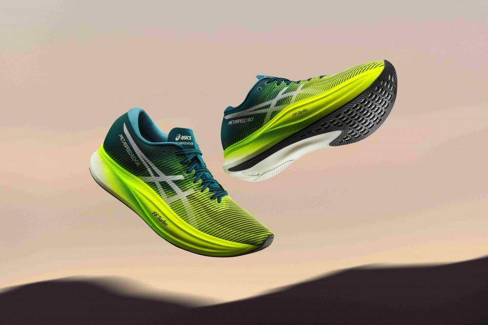 ASICS碳纖維板競速跑鞋METASPEED+   破PB最強武器